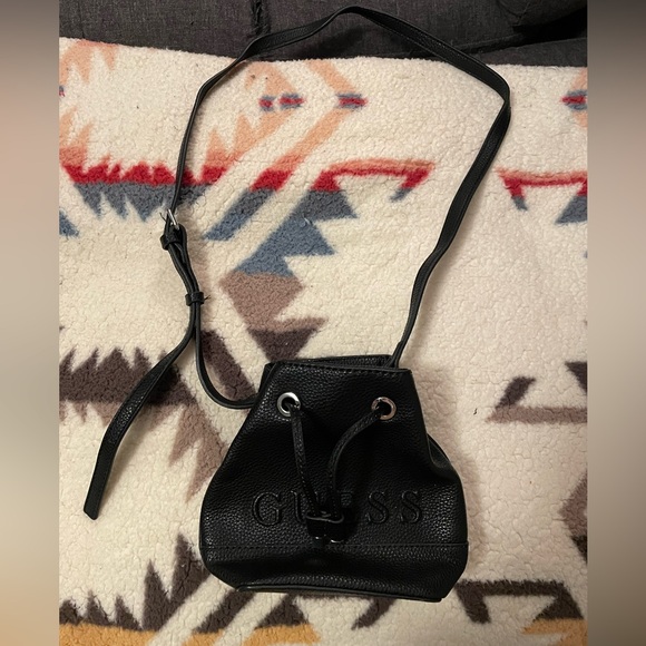 Guess satchel - Picture 1 of 3